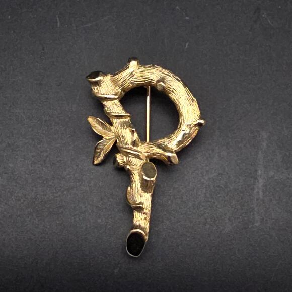 Sarah Coventry Letter P Brooch Initial Gold Tone Tree Branch Leaves Vintage - Picture 1 of 5